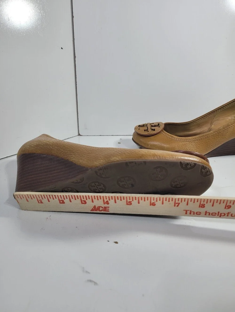 Tory Burch Sally Wedge Pumps Tan Pebbled Leather Women Size 9 M Flawed AS IS
